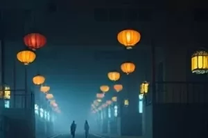 玻璃动物园之夜剧照,餐桌上方悬着的玻璃摆件